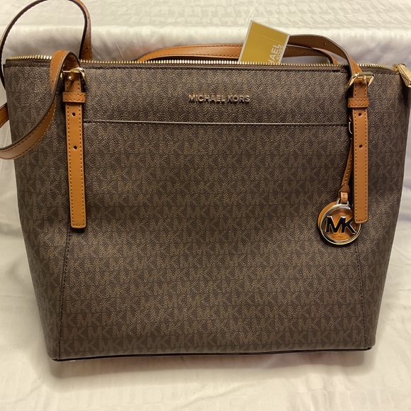 NEW Michael Kors Voyager Tote In Brown & Acorn - Picture 2 of 10
